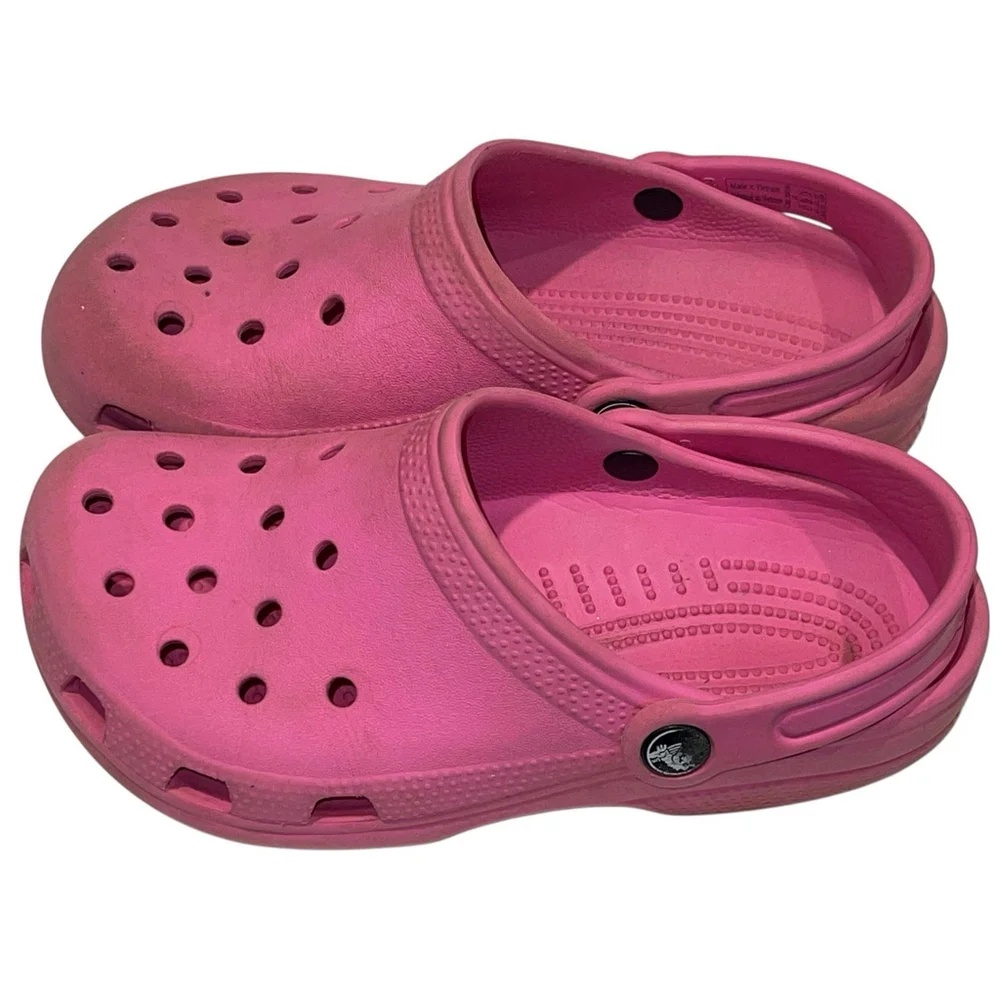Crocs Hot Pink Kids J2 - Used - Wear On‎ Heels